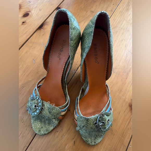 Light green vintage look heels - Picture 3 of 4